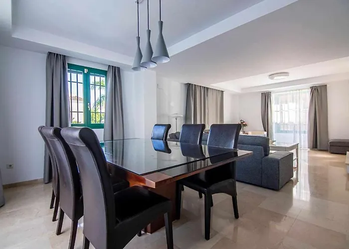 Modern With Parking And Private Pool