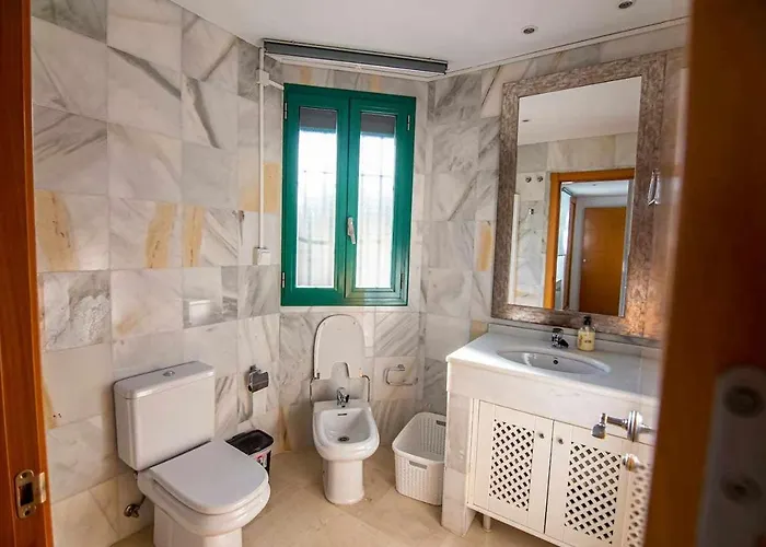 Modern With Parking And Private Pool Villa *