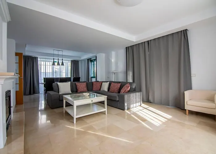 Modern With Parking And Private Pool Villa Torremolinos