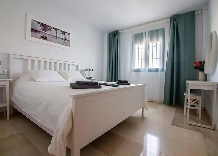 Modern With Parking And Private Pool