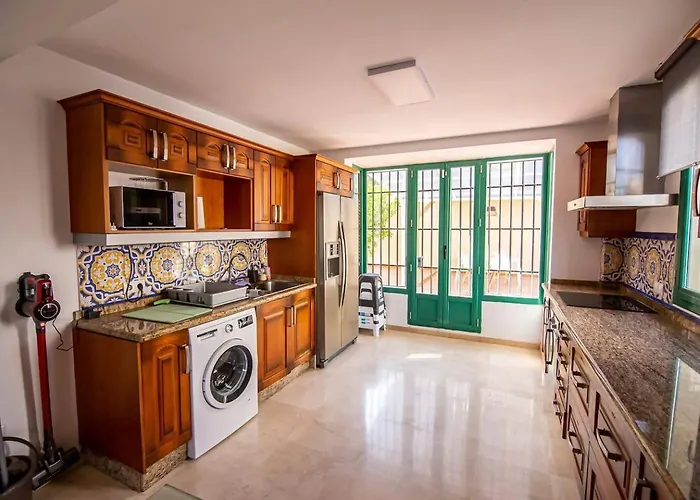 Modern With Parking And Private Pool Villa *