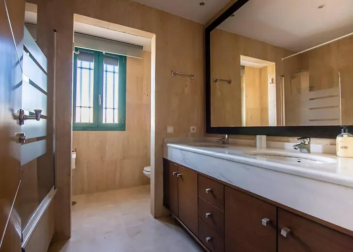 Modern With Parking And Private Pool *