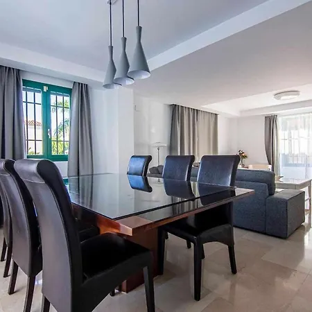 Modern With Parking And Private Pool